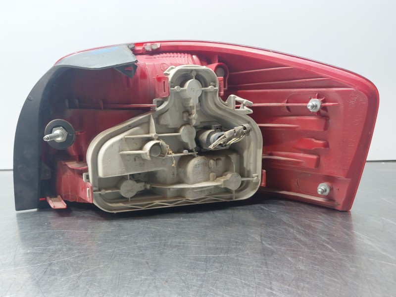 Recambio de piloto trasero izquierdo para audi a3 sportback (8pa) 1.9 tdi referencia OEM IAM 8P0945095  