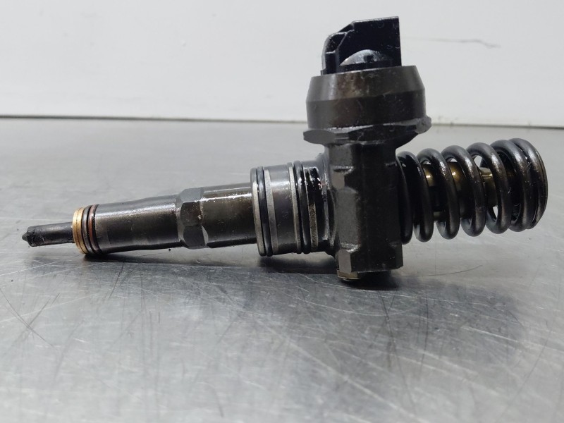 Recambio de inyector para audi a3 sportback (8pa) 1.9 tdi referencia OEM IAM 038130073bn  