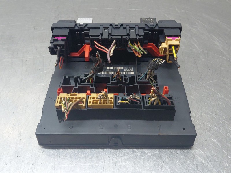 Recambio de caja reles / fusibles para audi a3 sportback (8pa) 1.9 tdi referencia OEM IAM 8P0907279F  