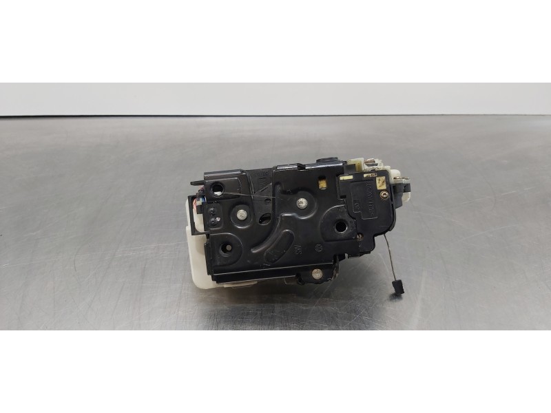 Recambio de cerradura puerta trasera derecha para volkswagen passat berlina (3b3) 1.9 tdi referencia OEM IAM 3B4839016A  