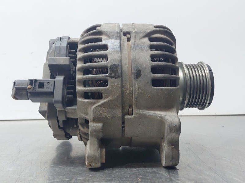Recambio de alternador para audi a3 sportback (8pa) 1.9 tdi referencia OEM IAM 06F903023F  