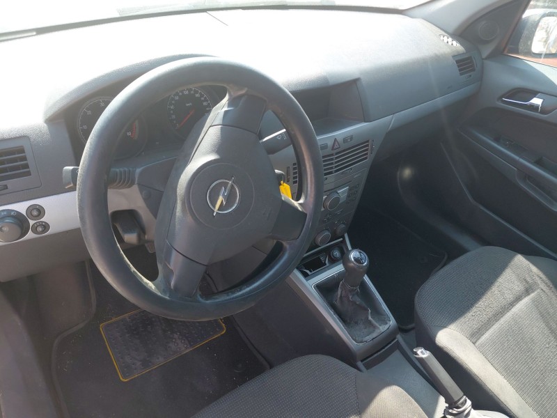 opel astra h (a04) del año 2004