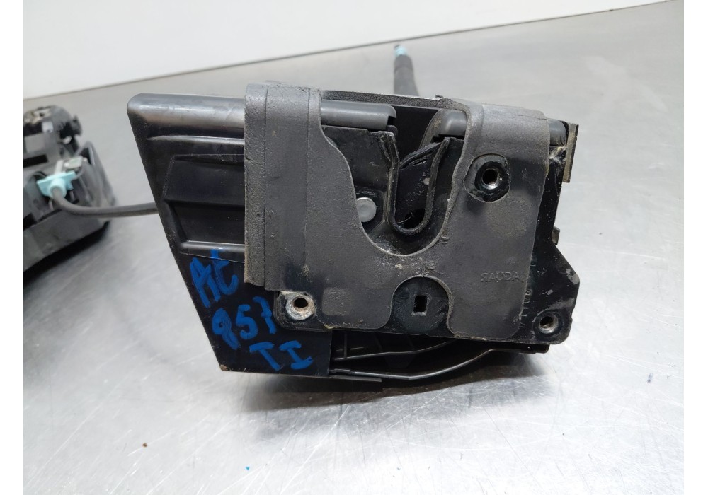 Recambio de cerradura puerta trasera izquierda para jaguar e-pace (x540) 2.0 d150 awd referencia OEM IAM T2H17442  