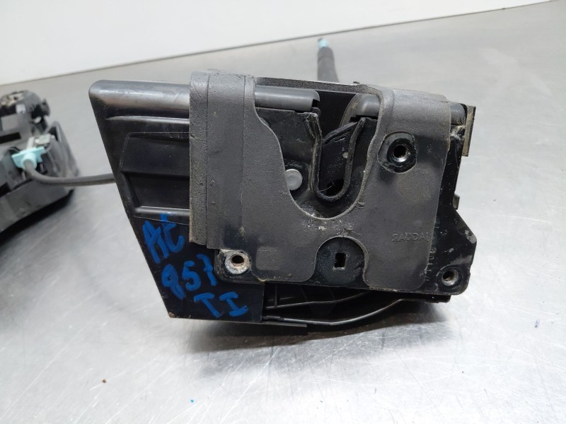 Recambio de cerradura puerta trasera izquierda para jaguar e-pace (x540) 2.0 d150 awd referencia OEM IAM T2H17442  