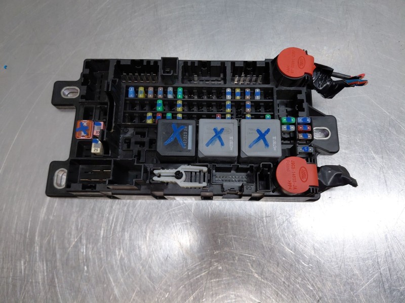 Recambio de caja reles / fusibles para jaguar e-pace (x540) 2.0 d150 awd referencia OEM IAM J9C314N030AB  