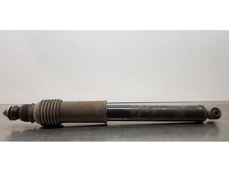 Recambio de amortiguador trasero derecho para ssangyong rodius xdi limited referencia OEM IAM 4531021310  