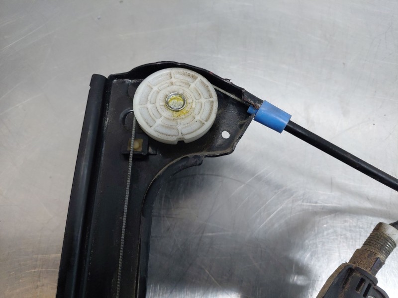 Recambio de elevalunas delantero izquierdo para bmw 3 coupé (e46) 318 ci referencia OEM IAM 51338229105  