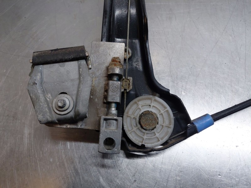 Recambio de elevalunas delantero izquierdo para bmw 3 coupé (e46) 318 ci referencia OEM IAM 51338229105  