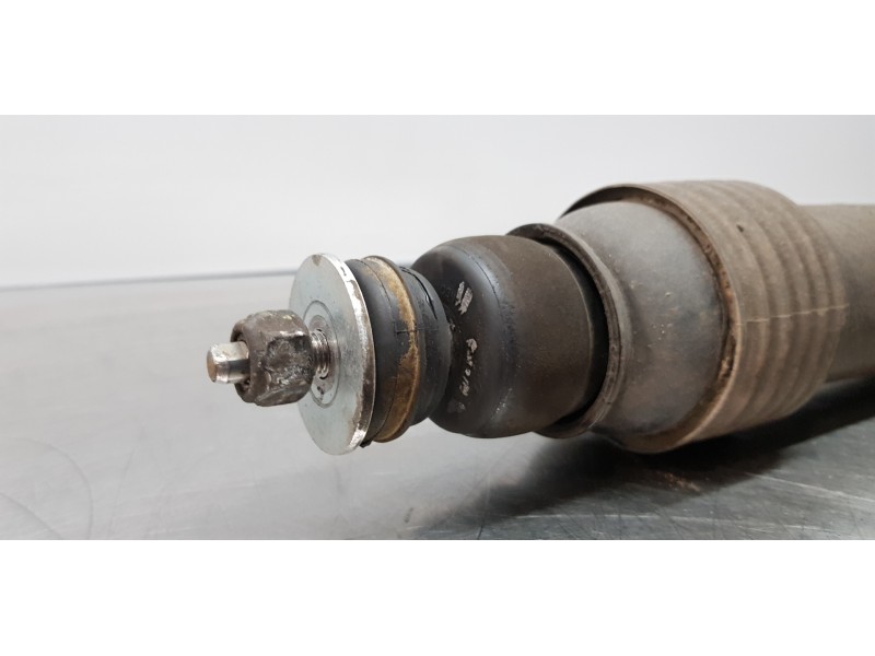 Recambio de amortiguador trasero derecho para ssangyong rodius xdi limited referencia OEM IAM 4531021310  