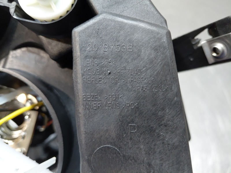 Recambio de faro derecho para alfa romeo mito (145) progression referencia OEM IAM 50508590  