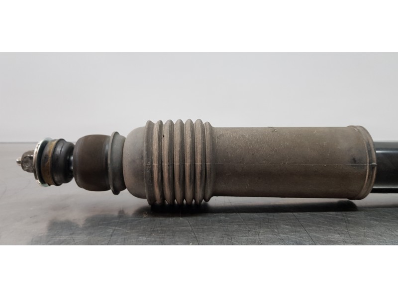 Recambio de amortiguador trasero derecho para ssangyong rodius xdi limited referencia OEM IAM 4531021310  