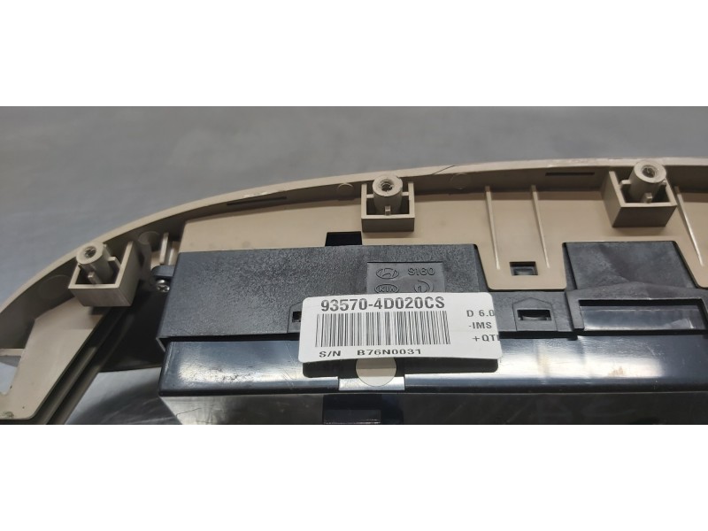 Recambio de mando elevalunas delantero izquierdo para kia carnival 2.9 crdi vgt concept referencia OEM IAM 935704D020CS   Recambio de mando elevalunas delantero izquierdo para kia carnival 2.9 crdi vgt concept referencia OEM IAM 935704D020CS