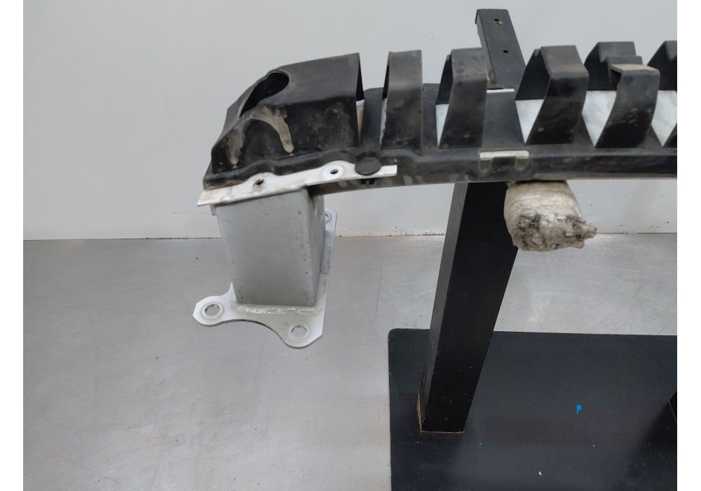 Recambio de refuerzo paragolpes delantero para ford focus iv turnier (hp) 1.5 ecoblue referencia OEM IAM 2304890  