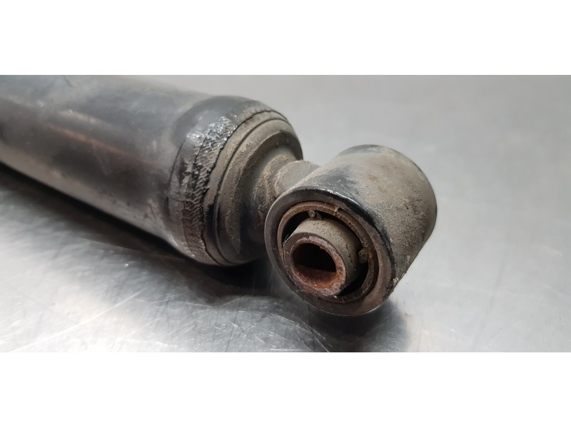 Recambio de amortiguador trasero derecho para ssangyong rodius xdi limited referencia OEM IAM 4531021310  