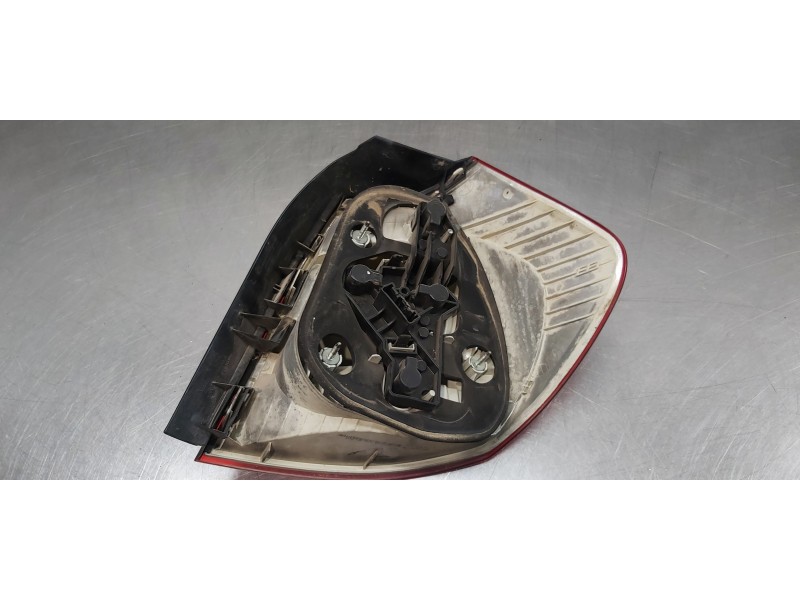 Recambio de piloto trasero izquierdo para bmw serie 1 berlina (e81/e87) 118d referencia OEM IAM 63216924501  