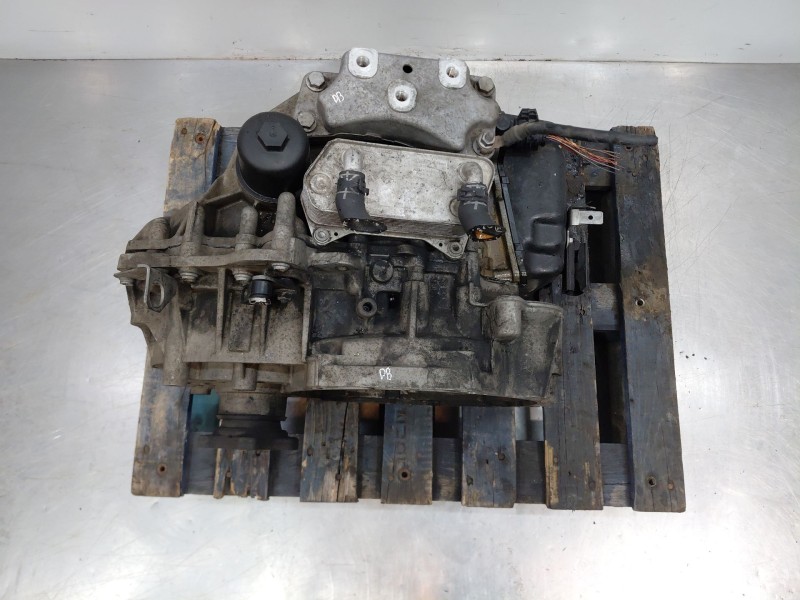 Recambio de caja cambios para audi a3 sportback (8pa) 1.9 tdi referencia OEM IAM HXU  
