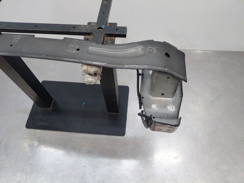 Recambio de refuerzo paragolpes delantero para jaguar e-pace (x540) 2.0 d150 awd referencia OEM IAM J9C5460  