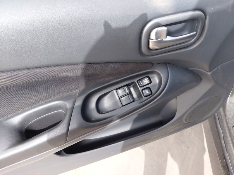 nissan almera ii hatchback (n16) del año 2005