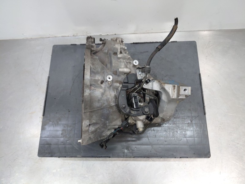 Recambio de caja cambios para ford focus iii 1.6 tdci referencia OEM IAM AV6R7002KF  