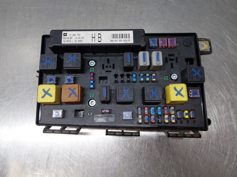 Recambio de caja reles / fusibles para opel astra h gtc (a04) 1.3 cdti (l08) referencia OEM IAM   