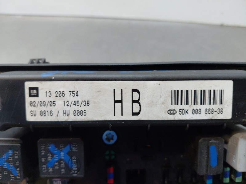 Recambio de caja reles / fusibles para opel astra h gtc (a04) 1.3 cdti (l08) referencia OEM IAM   