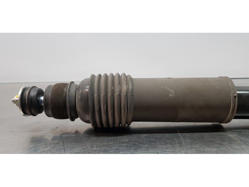 Recambio de amortiguador trasero izquierdo para ssangyong rodius xdi limited referencia OEM IAM 4531021310  