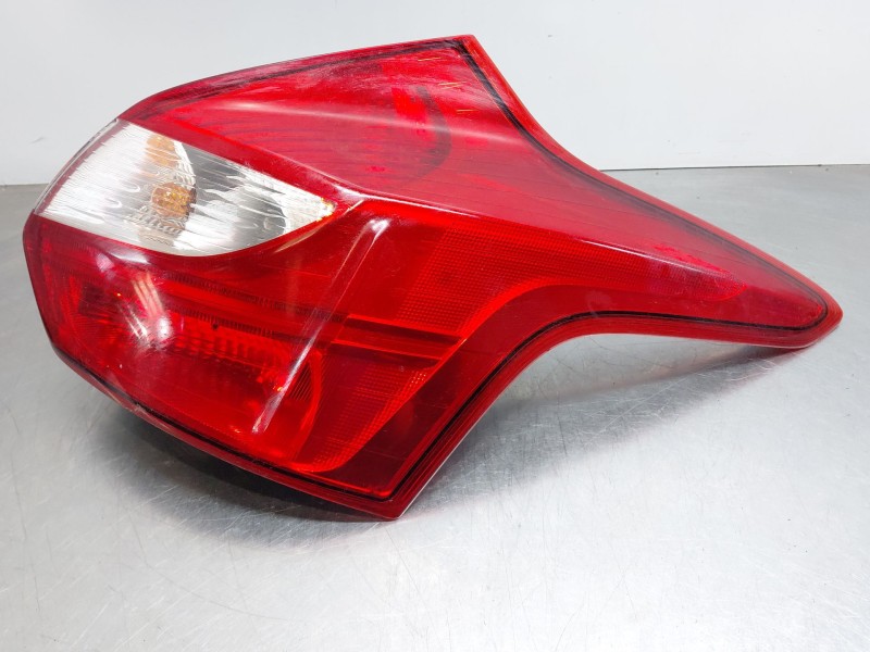 Recambio de piloto trasero derecho para ford focus iii 1.6 tdci referencia OEM IAM 1825319  