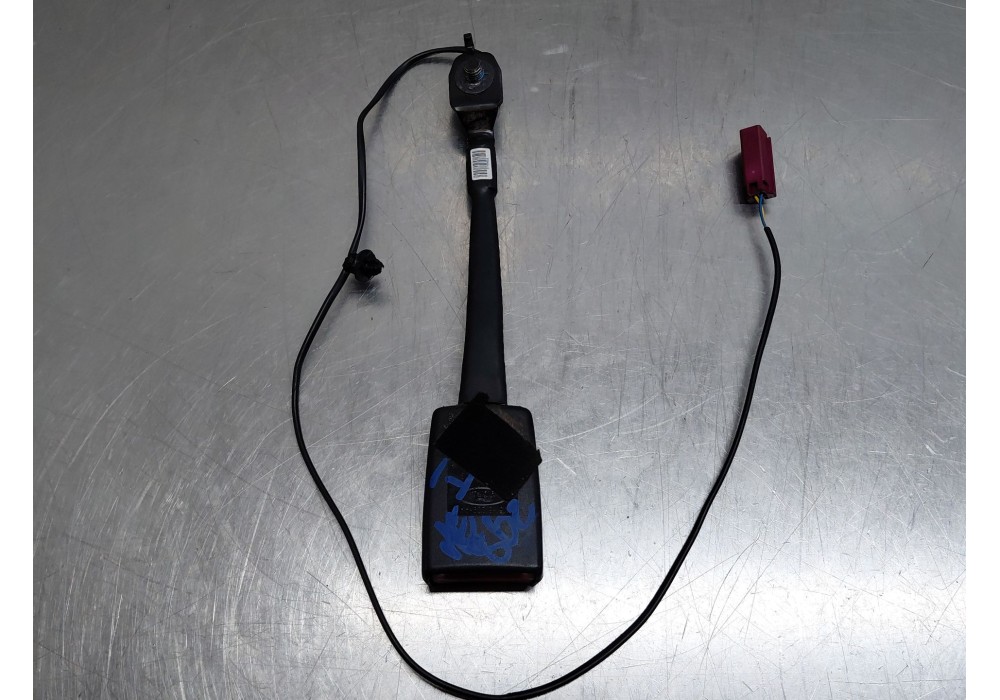Recambio de enganche del cinturon delantero izq para ford focus iii 1.6 tdci referencia OEM IAM 1852180  