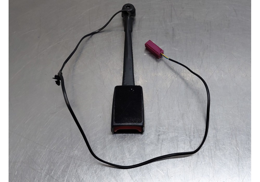 Recambio de enganche del cinturon delantero der para ford focus iii 1.6 tdci referencia OEM IAM 1852179  