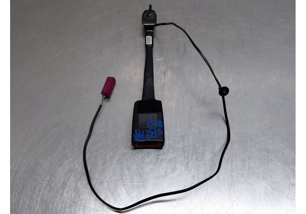 Recambio de enganche del cinturon delantero der para ford focus iii 1.6 tdci referencia OEM IAM 1852179  