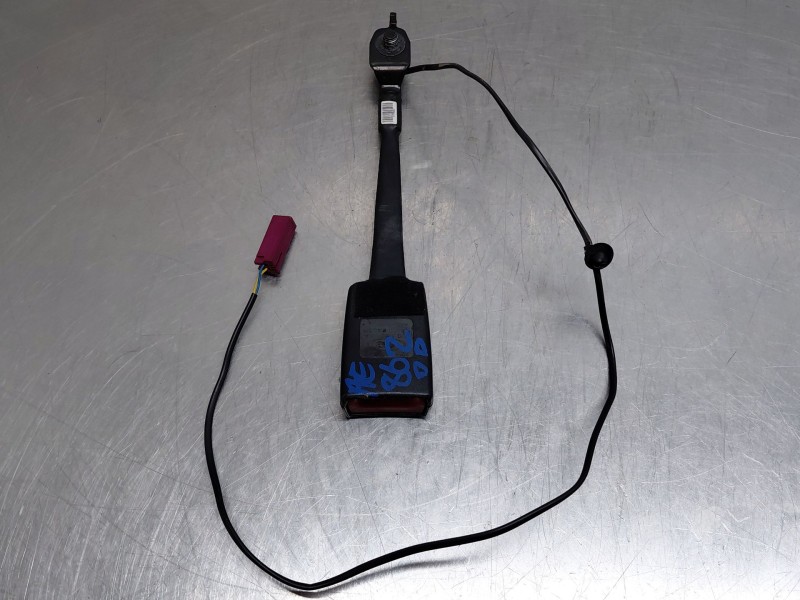 Recambio de enganche del cinturon delantero der para ford focus iii 1.6 tdci referencia OEM IAM 1852179  