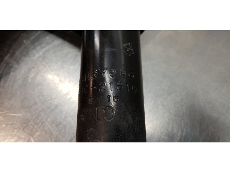 Recambio de amortiguador trasero izquierdo para ssangyong rodius xdi limited referencia OEM IAM 4531021310  