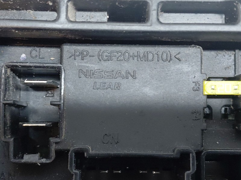 Recambio de caja reles / fusibles para nissan nt400 cabstar (f24m) 28.12, 32.12, 35.12 (f91an) referencia OEM IAM 284B6LC40A  