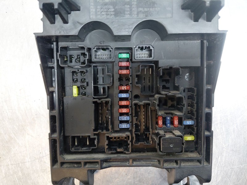 Recambio de caja reles / fusibles para nissan nt400 cabstar (f24m) 28.12, 32.12, 35.12 (f91an) referencia OEM IAM 284B6LC40A  