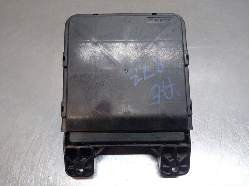 Recambio de caja reles / fusibles para nissan nt400 cabstar (f24m) 28.12, 32.12, 35.12 (f91an) referencia OEM IAM 284B6LC40A  