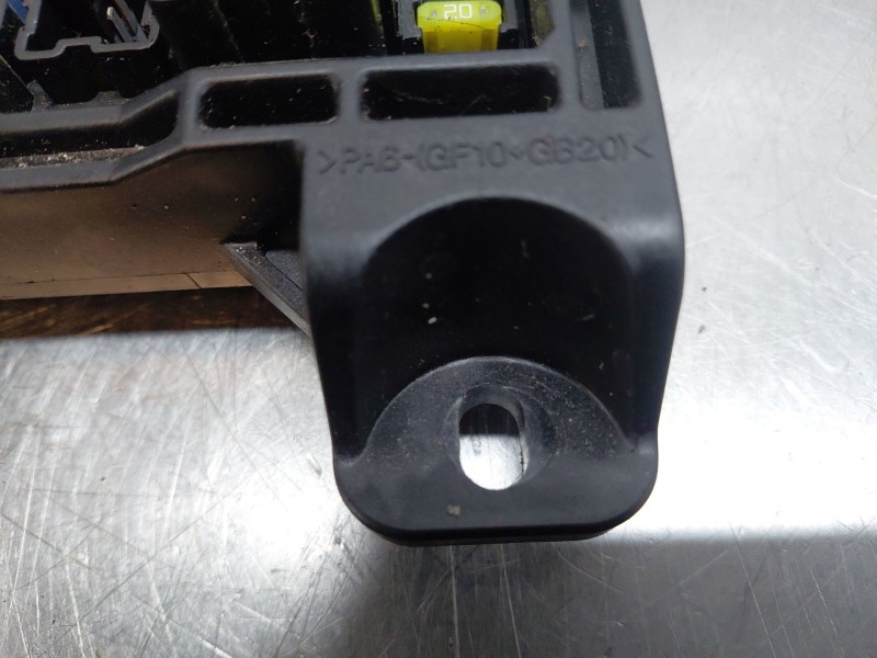 Recambio de caja reles / fusibles para nissan nt400 cabstar (f24m) 28.12, 32.12, 35.12 (f91an) referencia OEM IAM 284B6LC40A  