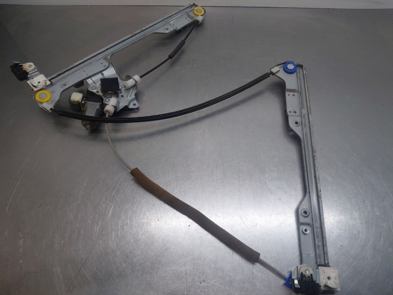 Recambio de elevalunas delantero derecho para nissan nt400 cabstar (f24m) 28.12, 32.12, 35.12 (f91an) referencia OEM IAM 80720MA