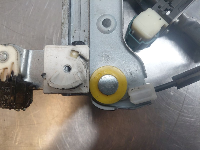 Recambio de elevalunas delantero derecho para nissan nt400 cabstar (f24m) 28.12, 32.12, 35.12 (f91an) referencia OEM IAM 80720MA