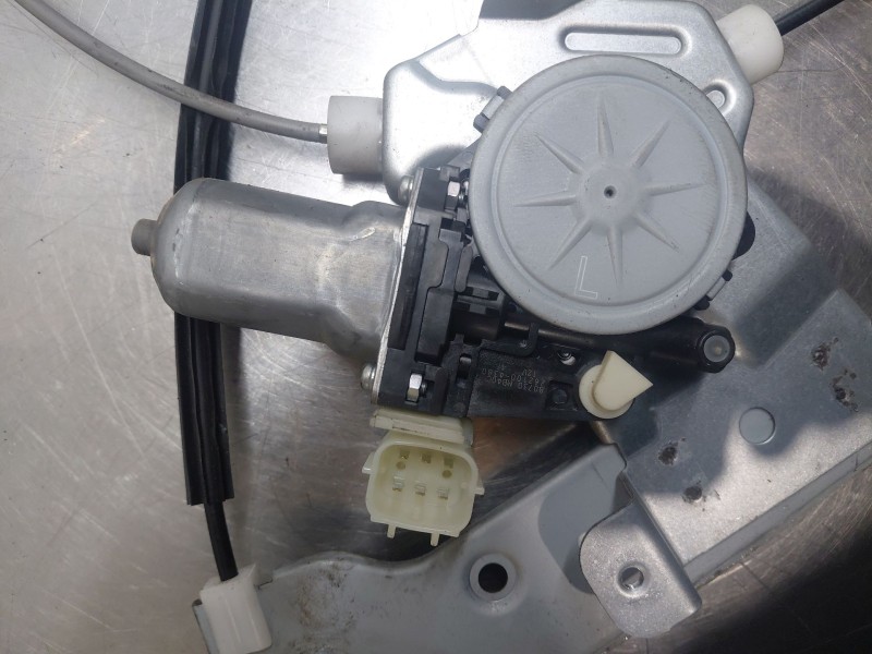 Recambio de elevalunas delantero derecho para nissan nt400 cabstar (f24m) 28.12, 32.12, 35.12 (f91an) referencia OEM IAM 80720MA
