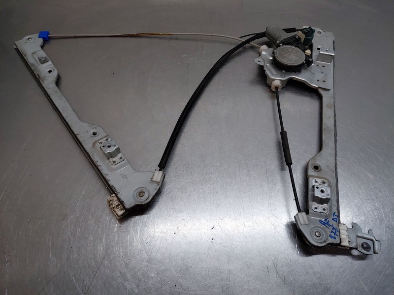 Recambio de elevalunas delantero izquierdo para nissan nt400 cabstar (f24m) 28.12, 32.12, 35.12 (f91an) referencia OEM IAM 80721