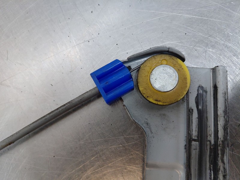 Recambio de elevalunas delantero izquierdo para nissan nt400 cabstar (f24m) 28.12, 32.12, 35.12 (f91an) referencia OEM IAM 80721