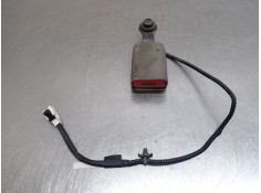 Recambio de enganche del cinturon delantero izq para nissan nt400 cabstar (f24m) 28.12, 32.12, 35.12 (f91an) referencia OEM IAM 