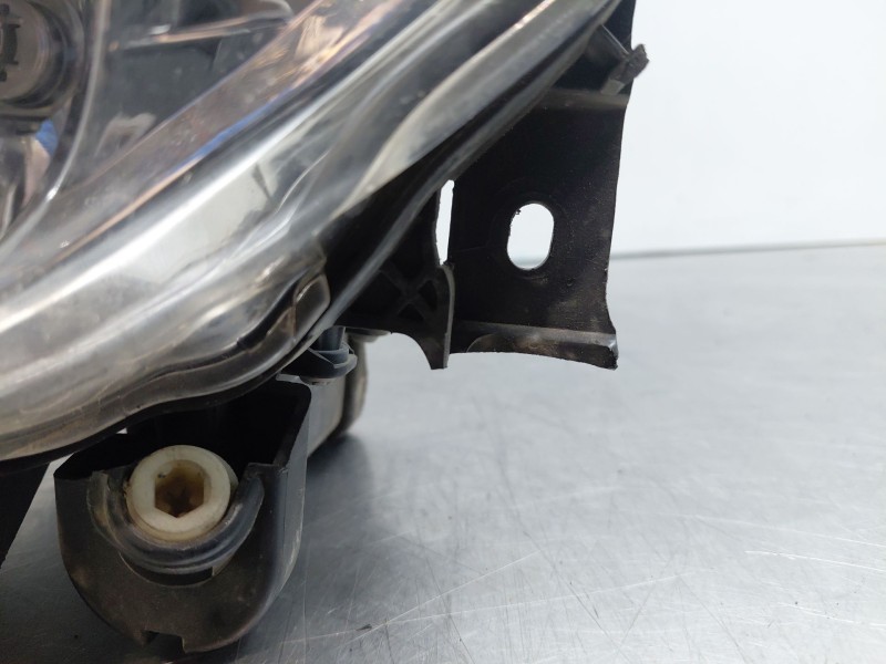 Recambio de faro izquierdo para nissan nt400 cabstar (f24m) 28.12, 32.12, 35.12 (f91an) referencia OEM IAM 26060LC60A  