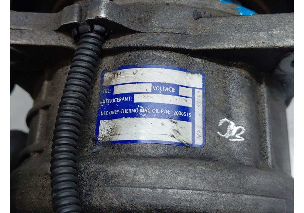 Recambio de compresor aire acondicionado para nissan nt400 cabstar (f24m) 28.12, 32.12, 35.12 (f91an) referencia OEM IAM 926004X
