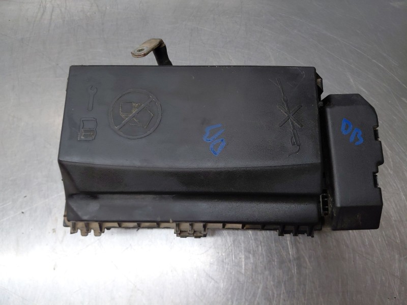 Recambio de caja reles / fusibles para opel astra j (p10) 1.7 cdti (68) referencia OEM IAM 13318782  