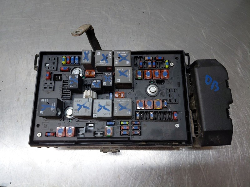 Recambio de caja reles / fusibles para opel astra j (p10) 1.7 cdti (68) referencia OEM IAM 13318782  