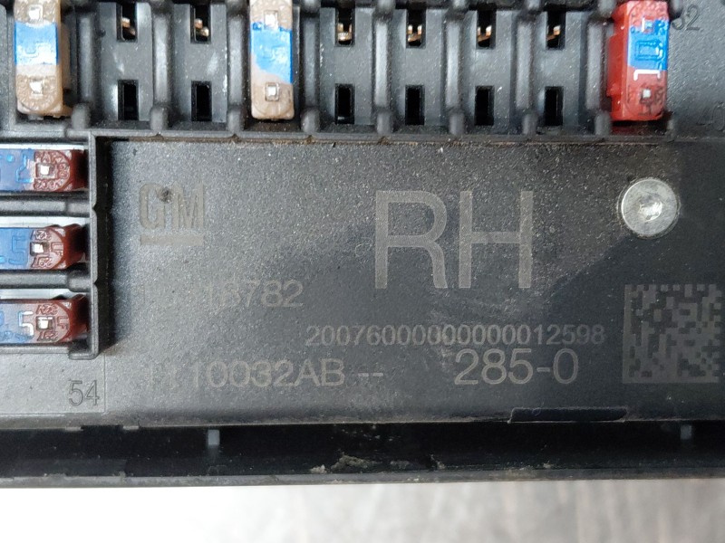 Recambio de caja reles / fusibles para opel astra j (p10) 1.7 cdti (68) referencia OEM IAM 13318782  