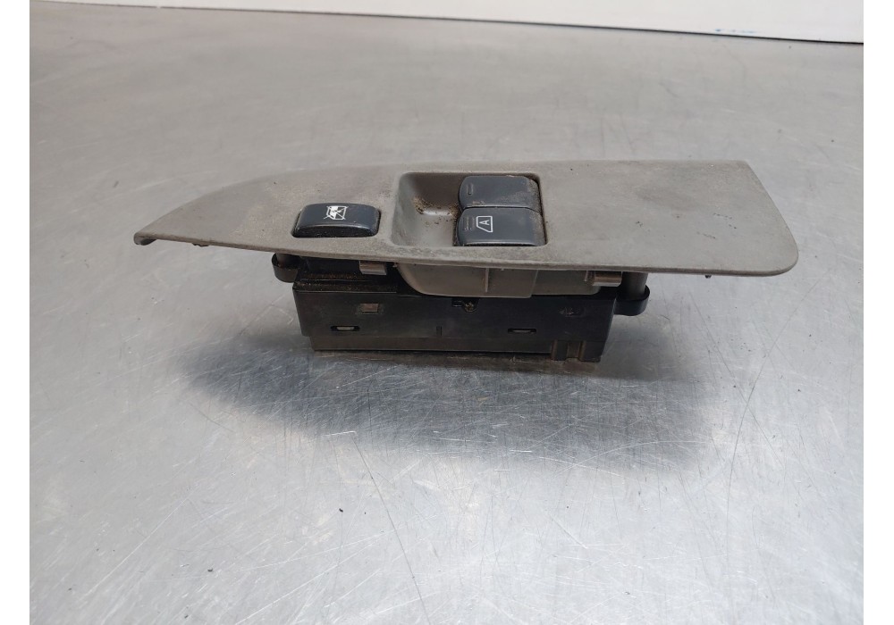 Recambio de mando elevalunas delantero izquierdo para nissan nt400 cabstar (f24m) 28.12, 32.12, 35.12 (f91an) referencia OEM IAM