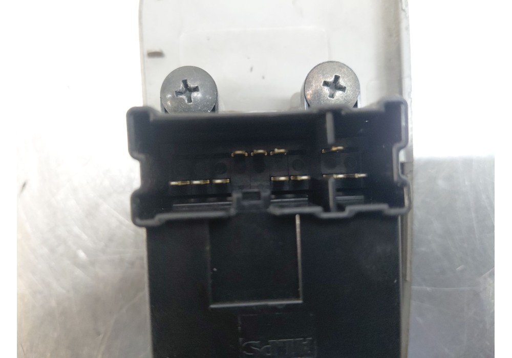 Recambio de mando elevalunas delantero izquierdo para nissan nt400 cabstar (f24m) 28.12, 32.12, 35.12 (f91an) referencia OEM IAM