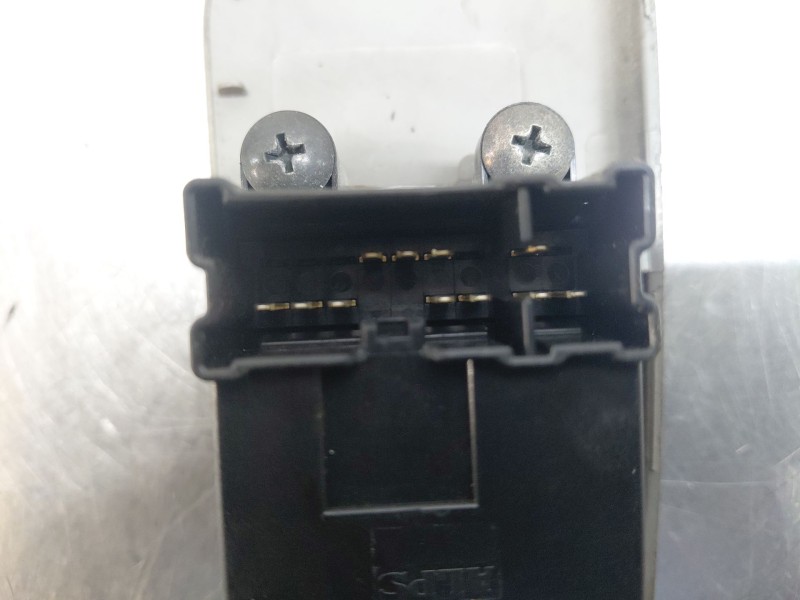 Recambio de mando elevalunas delantero izquierdo para nissan nt400 cabstar (f24m) 28.12, 32.12, 35.12 (f91an) referencia OEM IAM